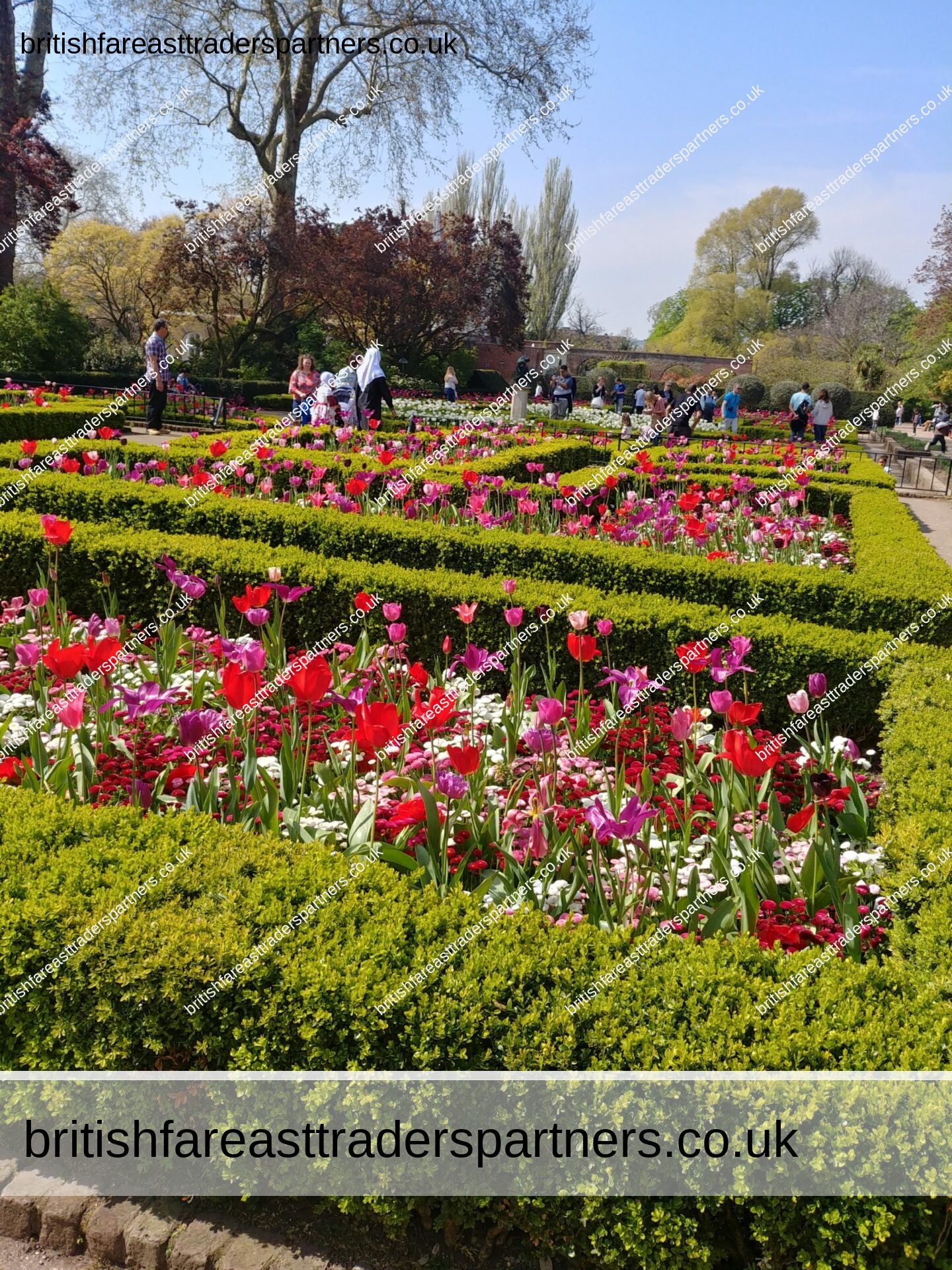BEAUTIFUL PLACES TO VISIT IN LONDON, ENGLAND, UNITED KINGDOM DURING SPRING & SUMMER: HOLLAND PARK & NEIGHBORHOOD CENTRAL LONDON