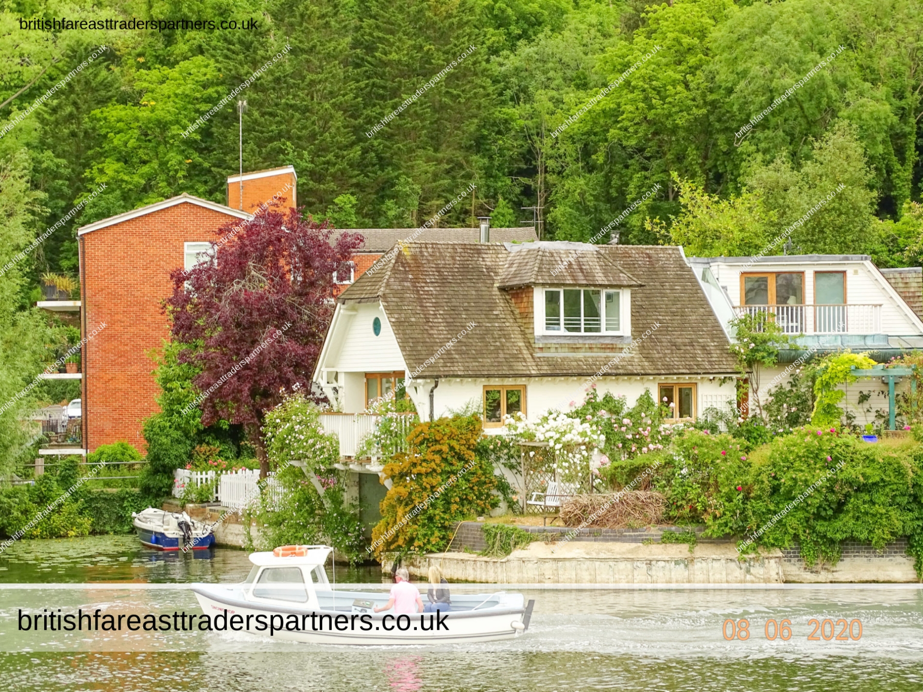 BEAUTIFUL & RELAXING ENGLISH RIVER WALKS: HENLEY-ON-THAMES, OXFORDSHIRE, ENGLAND | RELAX | UNWIND | DAYS OUT IN ENGLAND | WALKS | WELLBEING | THAMES RIVER