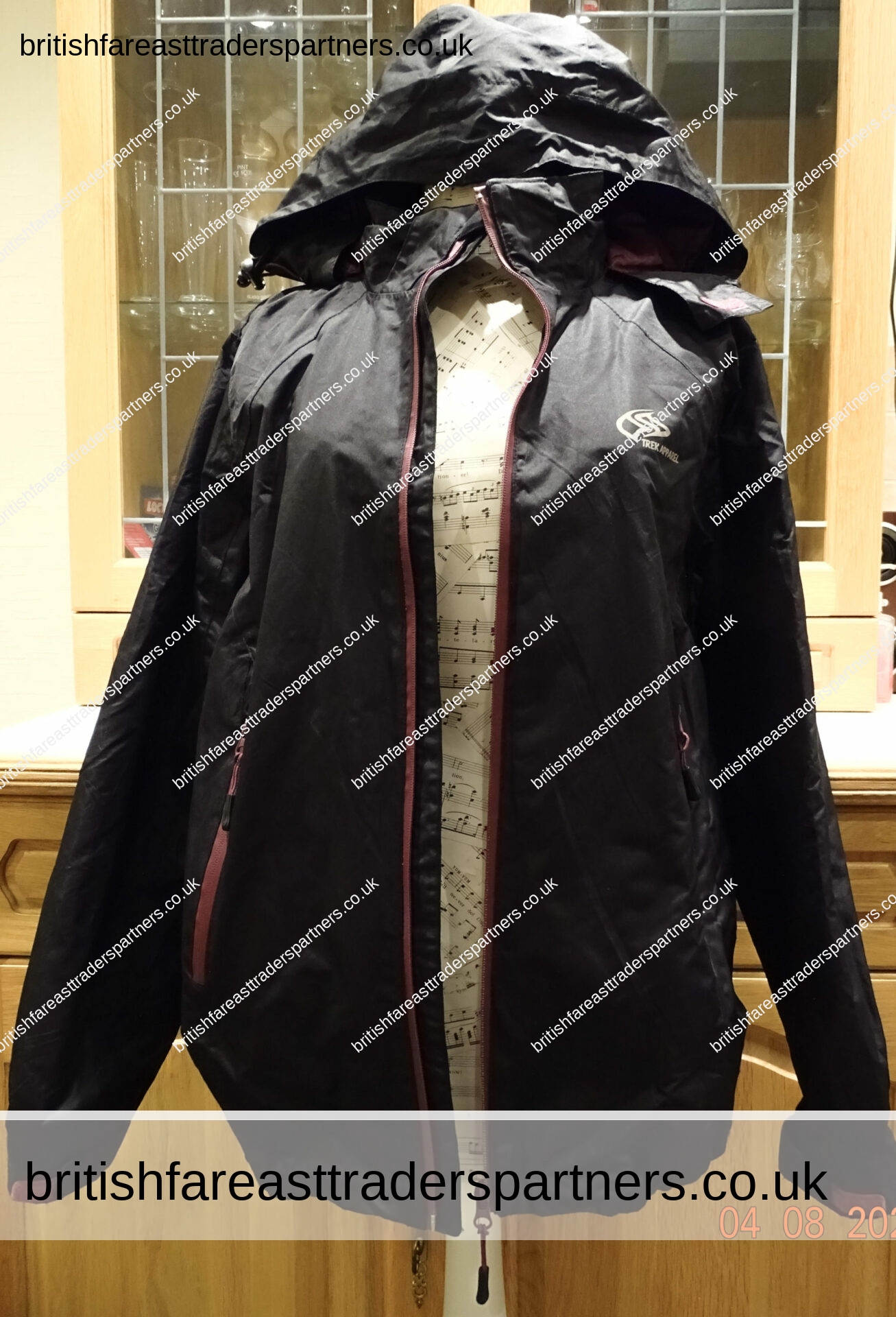 Ladies Crivit TREK APPAREL  Outdoor Jacket  WINDPROOF WATERPROOF  Black / Purple Trimming  UK Size 18