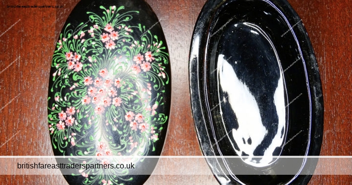 VINTAGE RUSSIAN BLACK Hand-painted Florals Papier Mache Oval Lacquer Box + Lid VGC