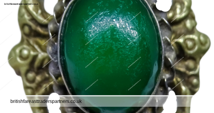 VINTAGE “GREEN ONYX CABOCHON ART NOUVEAU Inspired” COSTUME JEWELLERY RING