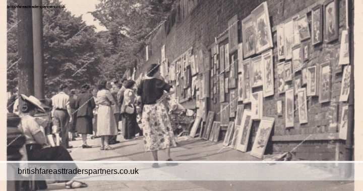 VINTAGE “LONDON LIFE: Artists show their pictures in the open-air at Hampstead” POSTCARD