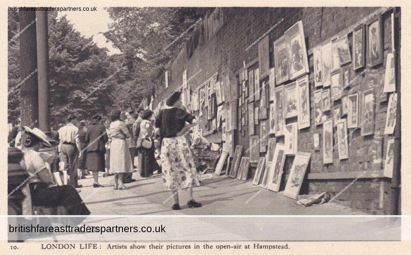 VINTAGE TOPOGRAPHICAL POSTCARD “LONDON LIFE: ARTISTS SHOW THEIR PICTURES IN THE OPEN-AIR AT HAMPSTEAD” LONDON | ENGLAND | UNITED KINGDOM BRITISH | LONDON LIFE | SOCIETY | SOCIAL HISTORY | BUSINESS | MARKETS | ARTISTS | WORKS OF ART FASHION | CULTURE | HERITAGE | LIFESTYLE