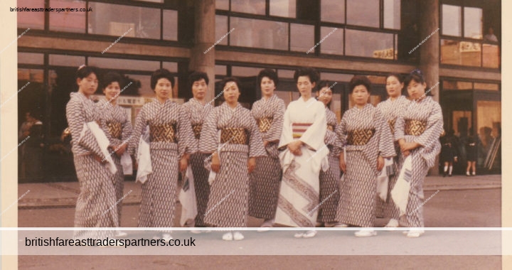 VINTAGE “JAPANESE WOMEN in TRADITIONAL KIMONO Dress Costume” JAPAN PHOTO