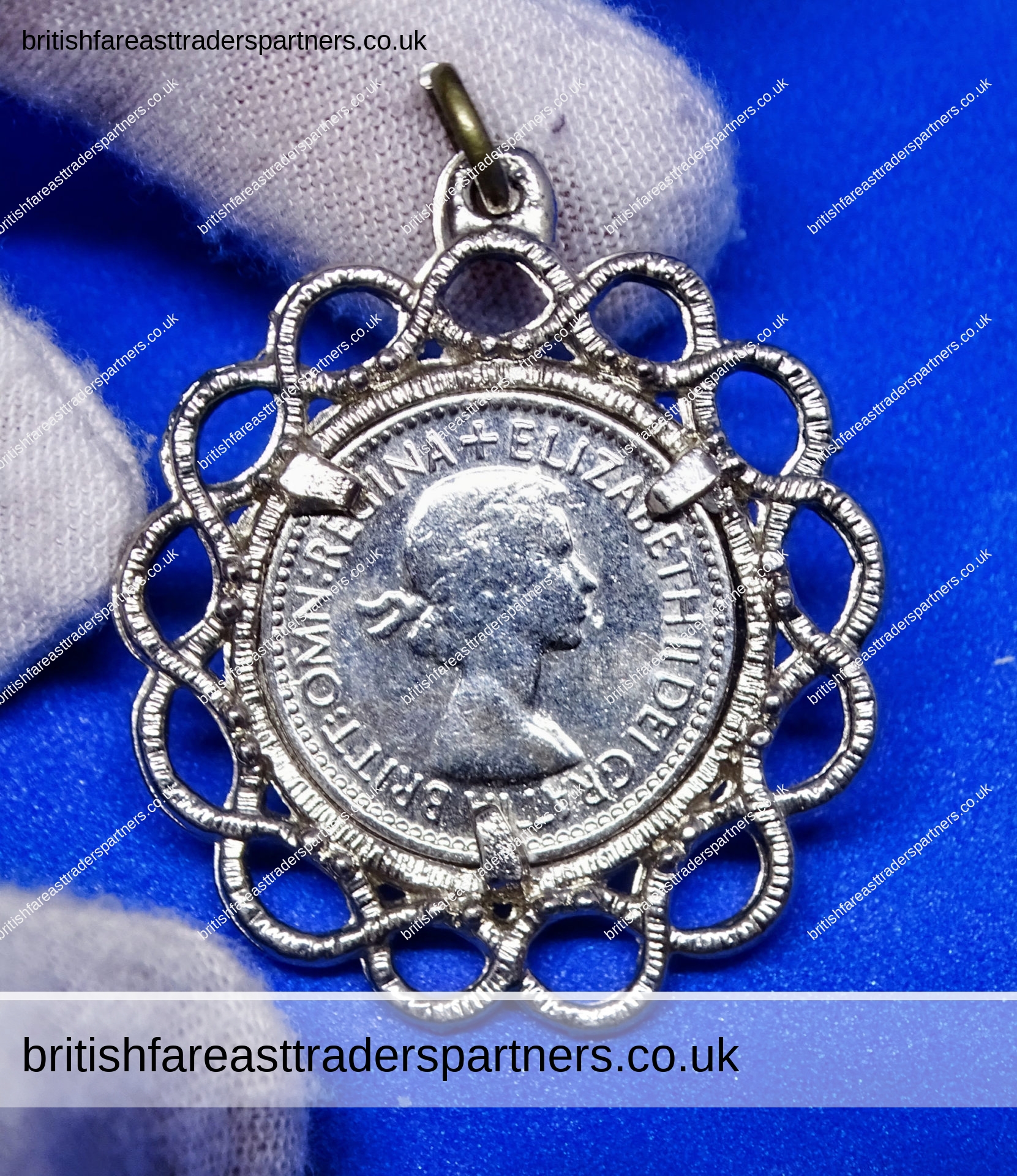 VINTAGE 1953 SILVERTONE COIN PENDANT QUEEN ELIZABETH II SIXPENCE COIN COLLECTABLES | COSTUME JEWELLERY | BRITISH ROYALTY COLLECTABLES | FASHION | ACCESSORIES | LIFESTYLE