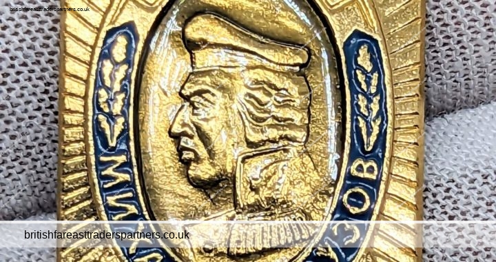VINTAGE MIKHAIL KUTUZOV 20k GOLD PLATED COLLECTABLE ENAMEL PIN BADGE