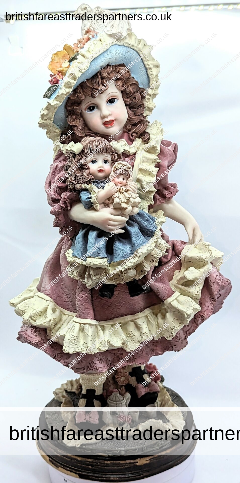 🌸✨ Dive into a world of Victorian elegance with this exquisite figurine. Experience a tapestry of colors and intricate details that narrate tales from a golden era. A must-have for vintage enthusiasts. 🎁💫